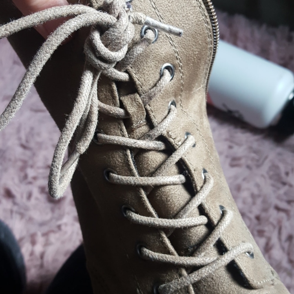 Boots - Picture 3 of 3